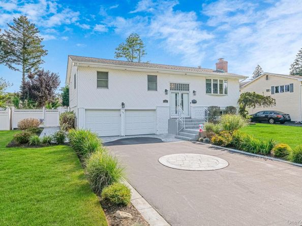 16 Dexter Lane, Kings Park NY 11754