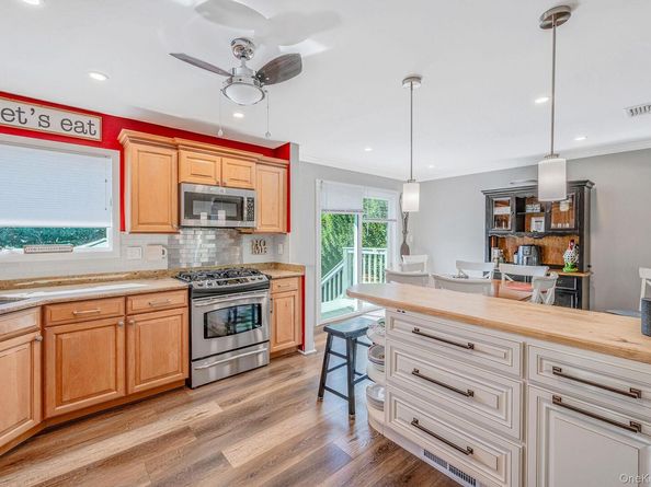 16 Dexter Lane, Kings Park NY 11754