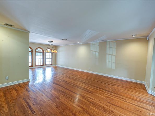 1872 Park Drive, Seaford NY 11783