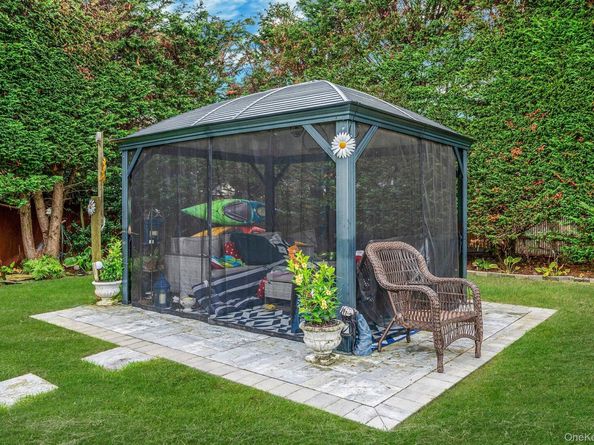 63 Sherwood Drive, East Islip NY 11730
