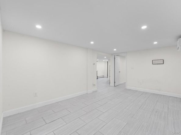 265-08 E Williston Avenue, Floral Park NY 11001