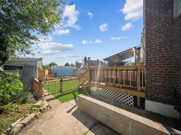 265-08 E Williston Avenue, Floral Park NY 11001