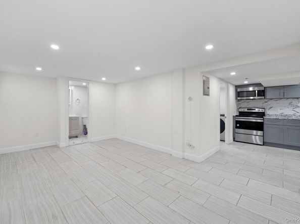 265-08 E Williston Avenue, Floral Park NY 11001