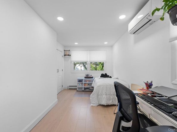 265-08 E Williston Avenue, Floral Park NY 11001