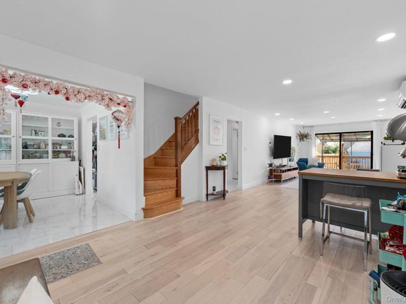 265-08 E Williston Avenue, Floral Park NY 11001