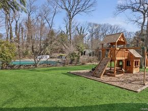 39 Cherry Lane, Syosset NY 11791