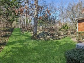 39 Cherry Lane, Syosset NY 11791