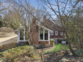 39 Cherry Lane, Syosset NY 11791