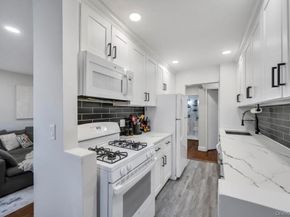 2 Birchwood Court 3D, Mineola NY 11501