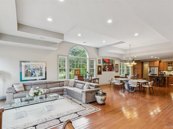 382 Altessa Boulevard, Melville NY 11747