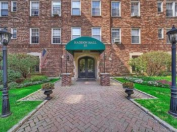 25 Parkview Avenue