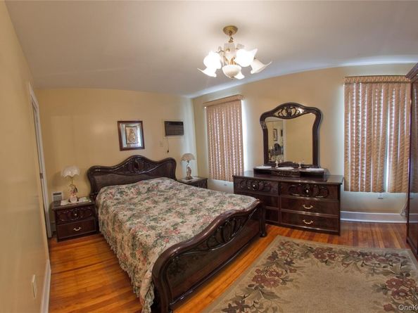 71-28 66th Drive, Middle Village NY 11379