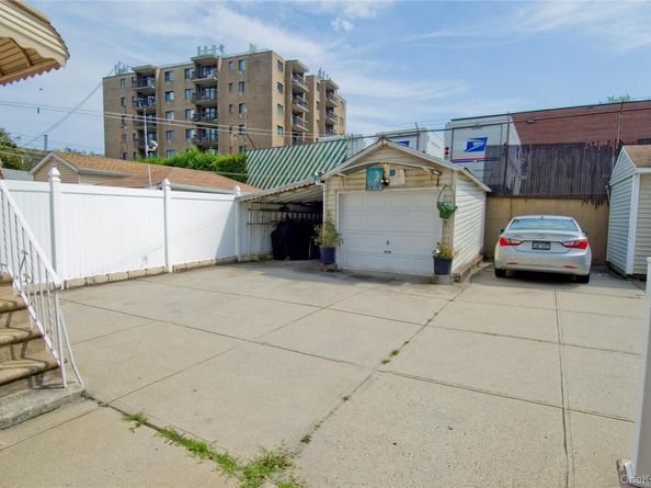 71-28 66th Drive, Middle Village NY 11379