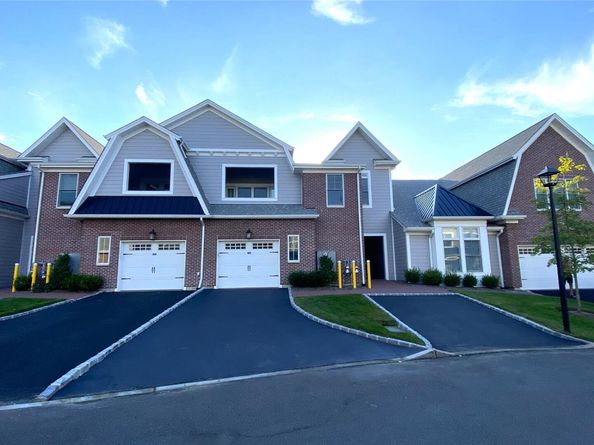 242 Coach Drive, Woodbury NY 11797