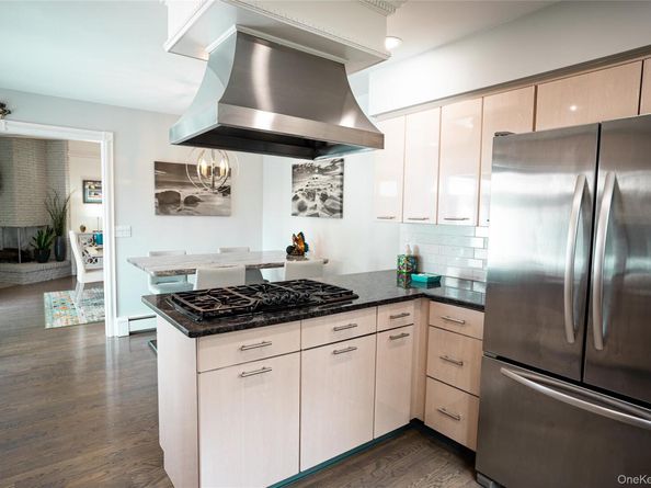 11 Saltmeadow Lane, Bayport NY 11705