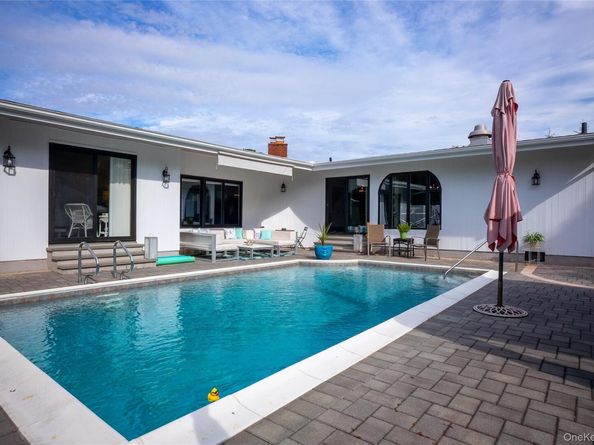 11 Saltmeadow Lane, Bayport NY 11705