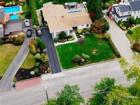 11 Saltmeadow Lane, Bayport NY 11705