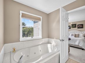 4 Larissa Lane, Thornwood NY 10594