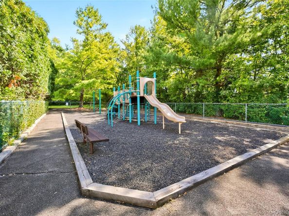 4 Larissa Lane, Thornwood NY 10594