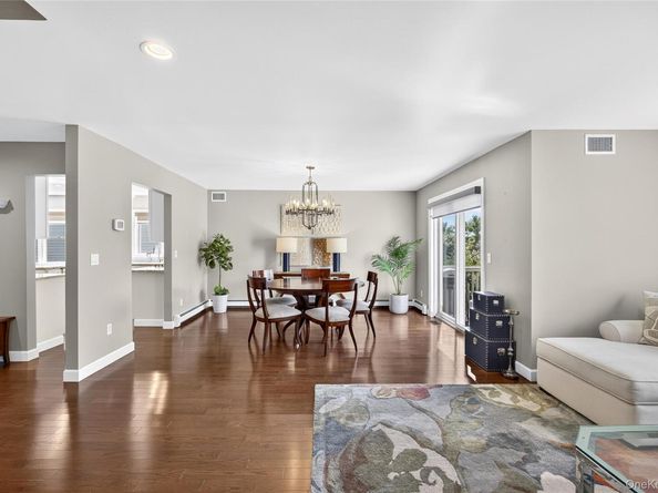 4 Larissa Lane, Thornwood NY 10594