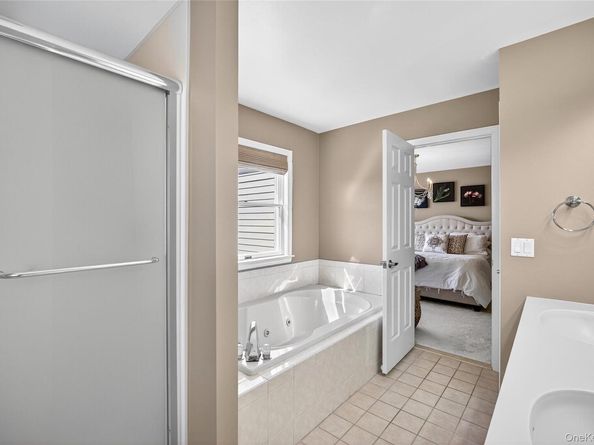 4 Larissa Lane, Thornwood NY 10594