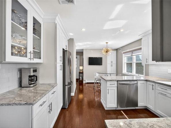 4 Larissa Lane, Thornwood NY 10594