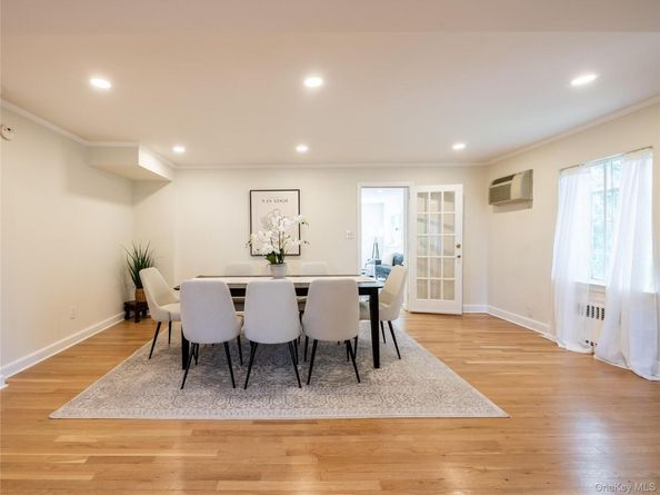 86 Dennis Street, Manhasset NY 11030
