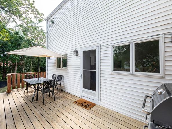 86 Dennis Street, Manhasset NY 11030