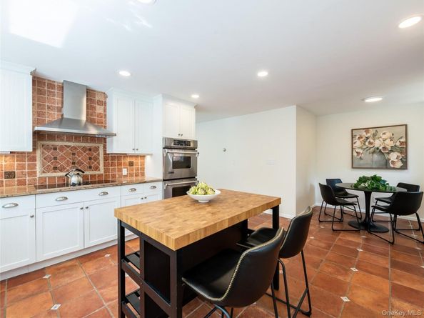 86 Dennis Street, Manhasset NY 11030