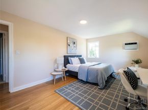 86 Dennis Street, Manhasset NY 11030