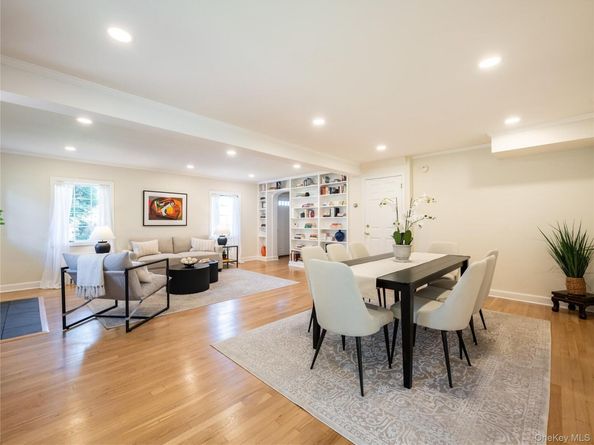 86 Dennis Street, Manhasset NY 11030