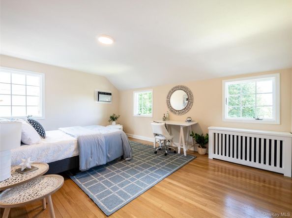 86 Dennis Street, Manhasset NY 11030