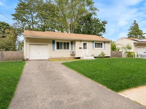 1038 Manor Lane, Bay Shore NY 11706