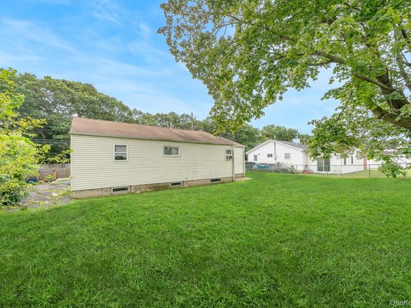 1038 Manor Lane, Bay Shore NY 11706