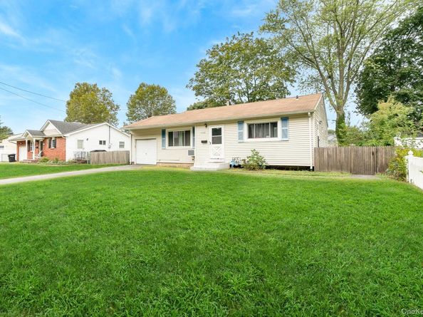 1038 Manor Lane, Bay Shore NY 11706