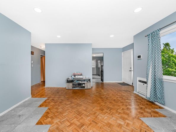 1038 Manor Lane, Bay Shore NY 11706