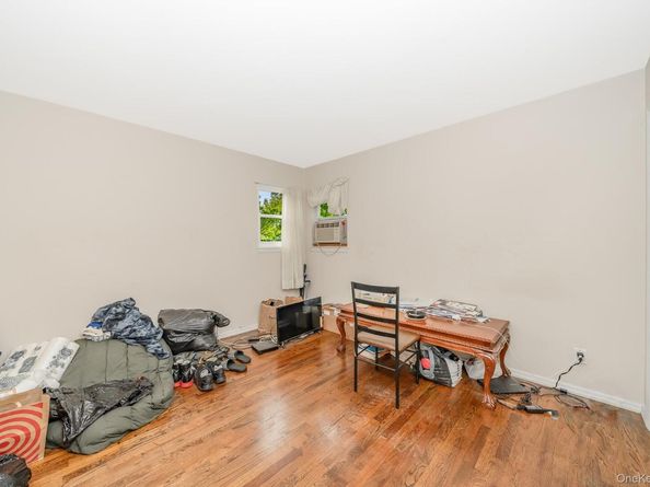1038 Manor Lane, Bay Shore NY 11706