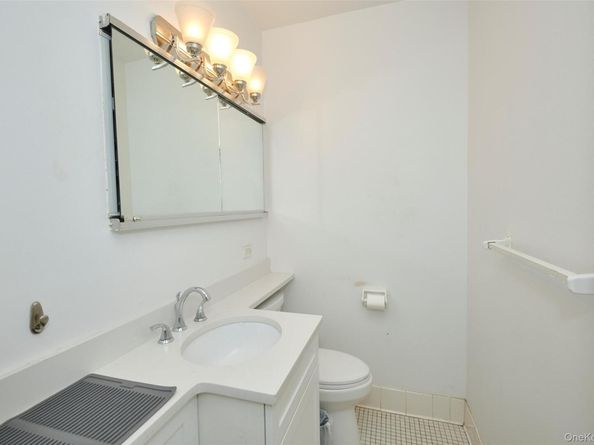 27110 Grand Central Parkway 1V, Floral Park NY 11005