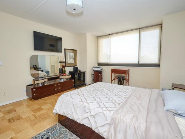 27110 Grand Central Parkway 1V, Floral Park NY 11005