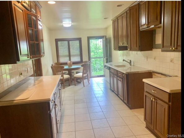 1 Willowbrook Lane, Freeport NY 11520
