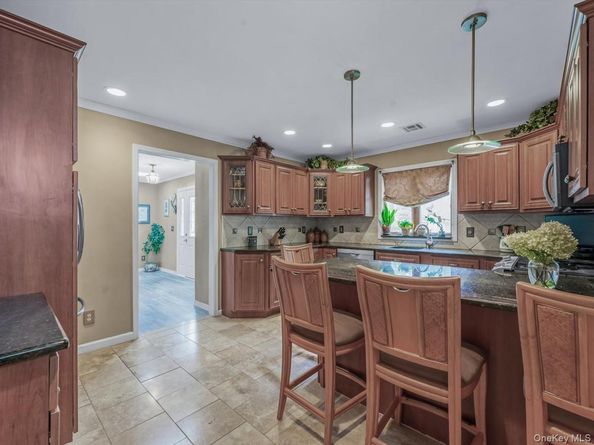60 Hanrahan Avenue, Farmingville NY 11738