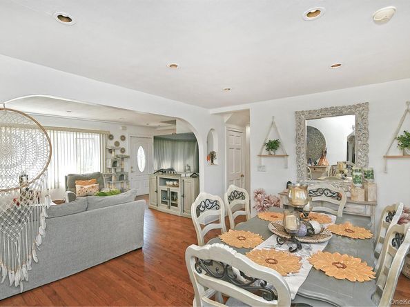 899 Brent Drive, Wantagh NY 11793