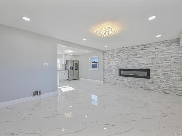 52 State Street, Valley Stream NY 11580