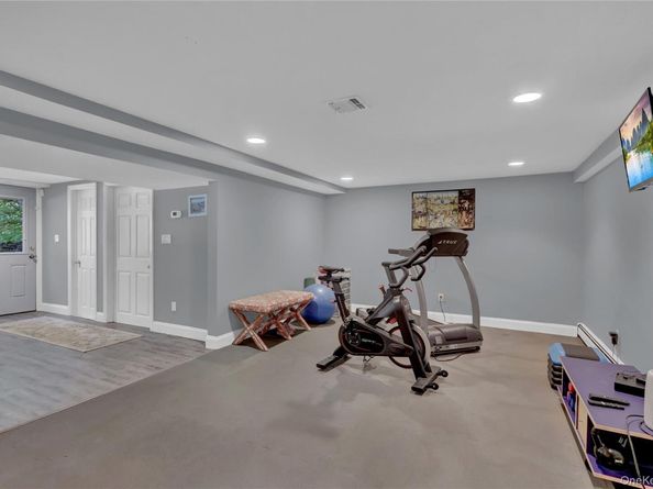 105 Cliff Road, Port Jefferson NY 11777