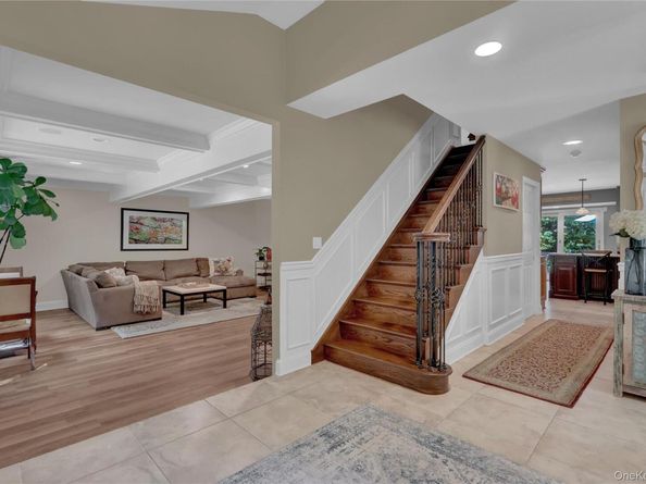 105 Cliff Road, Port Jefferson NY 11777