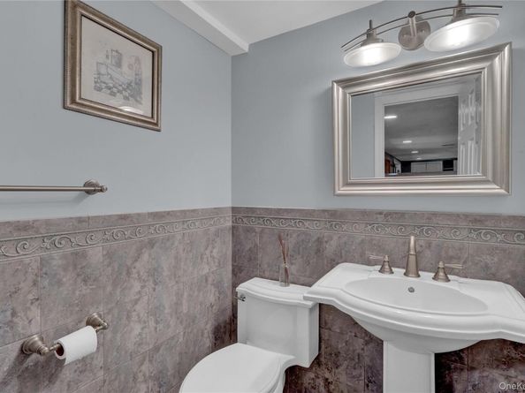 105 Cliff Road, Port Jefferson NY 11777
