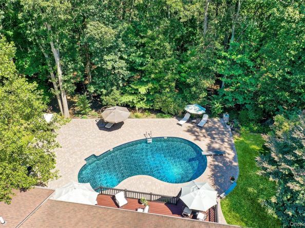 105 Cliff Road, Port Jefferson NY 11777