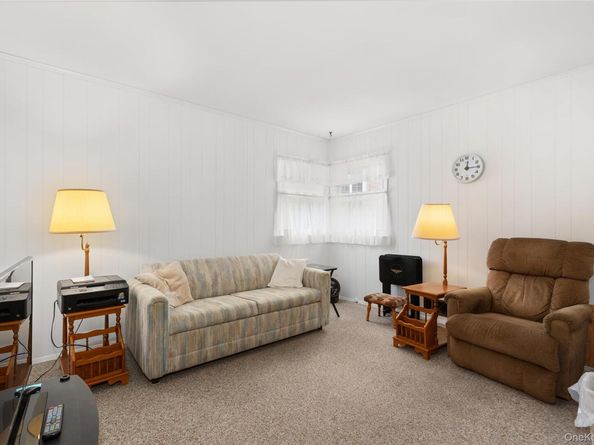 3 Peartree Lane, Huntington Station NY 11746