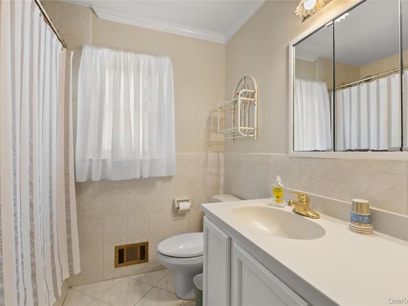 3 Peartree Lane, Huntington Station NY 11746