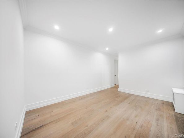 31-14 Crescent Street 5B, Astoria NY 11106